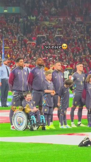 Jude Bellingham gave his jacket to a young disabled fan because it started raining 🙏❤️