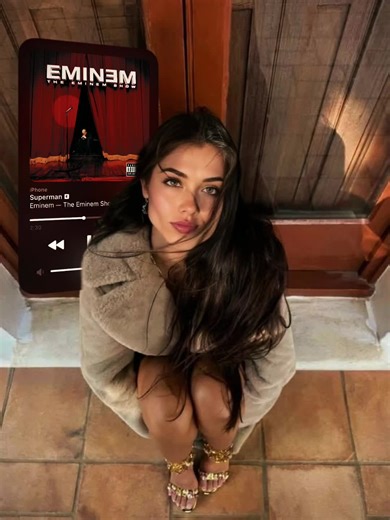 CapCut Template: Aesthetic Lyrics Video