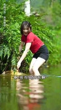 Sophia got bitten by a shrimp 🦐😭 ~ mini wood toy- woodworking art / wood hand #shorts