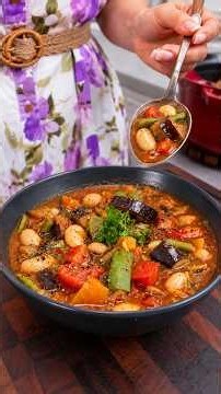 You have to try this Mediterranean bean soup! 😍