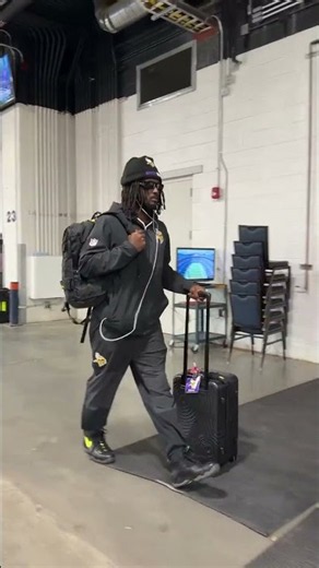 Demond Claiborne Arriving for Preseason Game vs. Broncos 👊