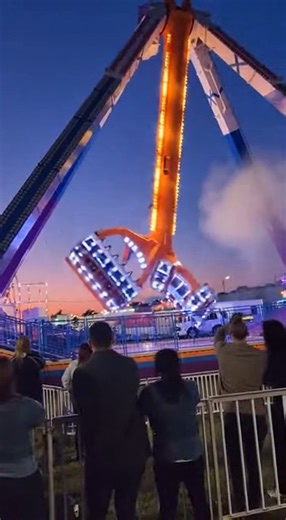 Mechanical Failure Sparks Panic at Local Fair Raleigh, North Carolina — May 6, 2025 The annual spring carnival in Raleigh took a terrifying turn on Monday evening when a high-speed pendulum ride suffered a major mechanical failure in front of a crowd of stunned onlookers. What began as an evening of celebration quickly shifted to a scene of horror as the massive attraction malfunctioned while carrying dozens of passengers. Video footage captured by a bystander shows the ride swinging high into t