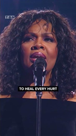 CeCe Winans' heartfelt performance singing "Come Jesus Come" at the 2025 Dove Awards.
