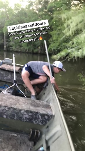 And that moment right there is why I still catfish to this day…🤣🤣🤣 #louisiana #fatherson #outdoors #catfishing