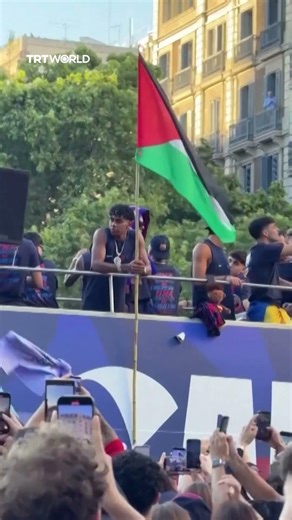 Lamine Yamal waves Palestinian flag during Barcelona victory parade