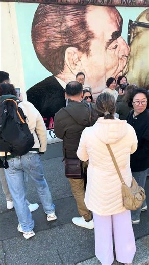 Berlin Wall 🇩🇪 The Famous Kiss on the Berlin Wall | Walking Tour