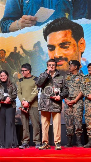 This song still hits the heart the same way, “Sandese Aate Hain” Live by Sonu Nigam [Border 2, Nostalgia, Patriotism Song] | Zoom TV