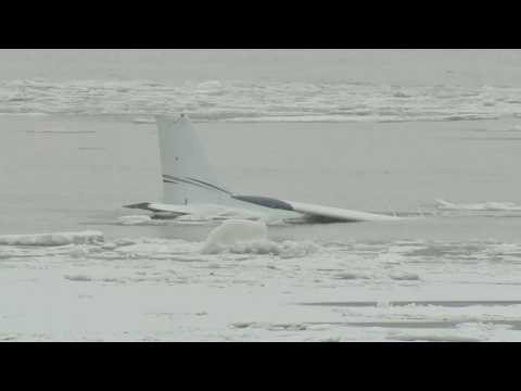 Flight instructor, student swim to shore after plane crashes in icy Hudson River