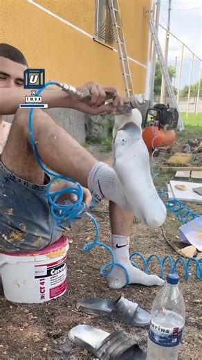 Using white paint to 'clean' a pair of socks 🧦🤯 | UNILAD Tech