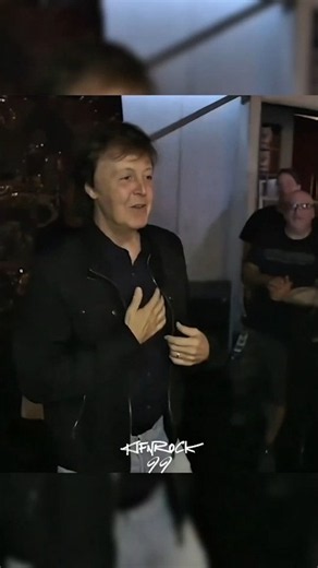 Paul McCartney’s chill off-stage moments 🎂🎶 #paulmccartney #thebeatles #rocknroll #70s #kifnrock