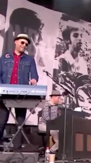 "The Boy With the Arab Strap" Live at Glastonbury (2015)