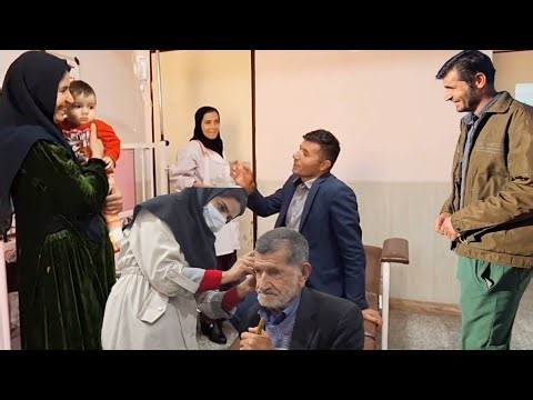 Sakineh (Atabek's sister) visits Arsalan in the hospital.