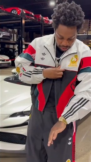 Payroll Giovanni Fit & Jewelry Check, Pharrell Jellyfish Adidas, Gold Diamond Rolex Presidential