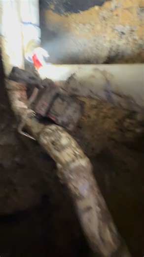 Water Leak Under the Foundation (Slab Leak) - Emergency Plumbing Repair In this video, you can see a pressurised water leak under the foundation - water spraying from a pipe below the slab. Even when the leak looks small, this type of slab leak can cause serious damage if left untreated. Water leaking under the foundation can lead to soil erosion, foundation movement, higher water bills, and create constant moisture that increases the risk of mold growth inside the home. Many slab leaks go unnot