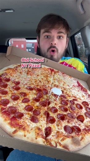Does Kentucky Have Great Pizza?🍕😳(Day One) #foodreview #eating #pizza #localgems #tastetest