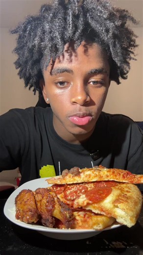 ISpy Little Caesars Pizza.. little caesars is always gonna be there for you when you need them too man #mukbang #littlecaesars #foodie #ispy #fyp