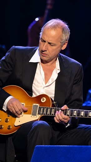 🎸Soul-Stirring Melody of Two Guitar Legends #markknopfler #ericclapton #direstraits #shorts #guitar