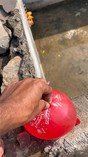 Experiment: Will a water balloon explode when it rolls down from a tall building?💥🎈#satisfying