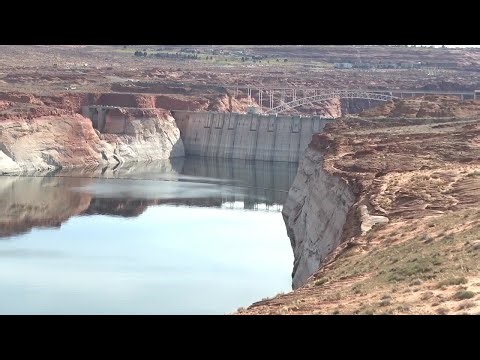 Lake Powell drops 36 feet in one year as water crisis deepens