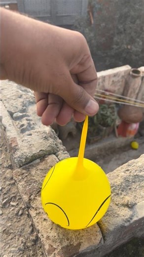 Experiment: Will a water balloon explode when it rolls down from a tall building?💥🎈#satisfying