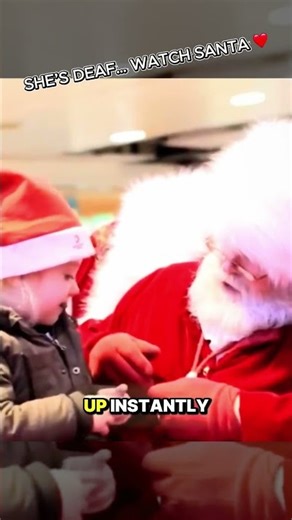 Santa Talks in Sign Language to a Deaf Girl 🎅✨ #SantaMoment