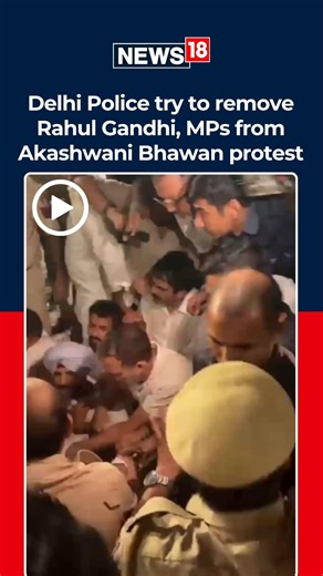 Delhi Police Intervene As Rahul Gandhi, Opposition MPs Protest Against CEC Gyanesh Kumar | N18S