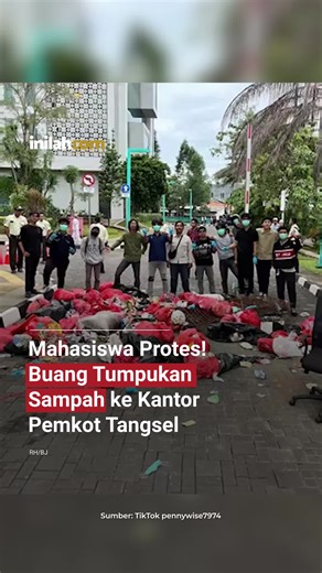 Aksi BEM UMJ Kritik Pengelolaan Sampah di Tangsel