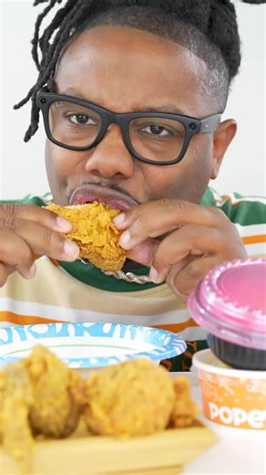 Popeyes New Garlic Cheesy Bites Review