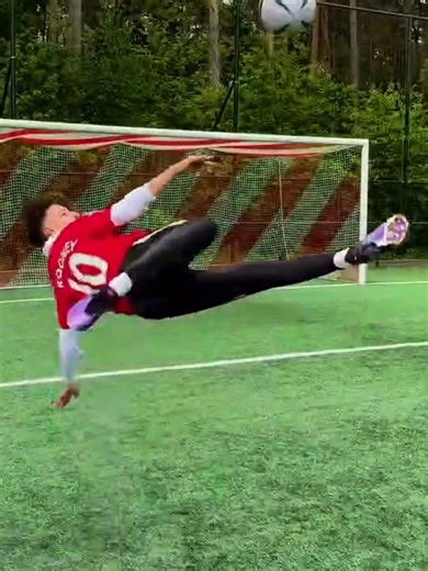 Recreating Iconic Bicycle kick 💀#fifamobile #fcmobile #easports #eafc25 #football#viralvideo #shorts