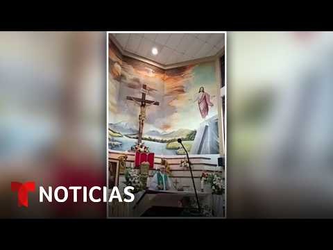 Un sacerdote muere al caerle una cruz de madera durante una misa en Ecuador | Noticias Telemundo