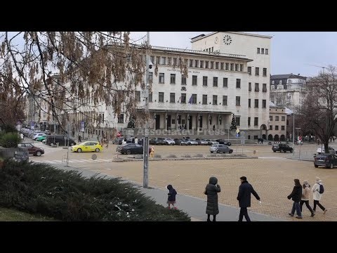 Bulgaria adopts the euro amid political instability and fears of price hikes