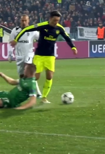 No AI Needed… Ozil goal vs Ludogorets is magic🪄 #ozil #ucl #arsenal #football