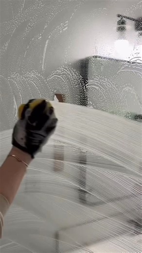 Glam Home Cleaning SLC on Instagram: "Hard water stains don’t need fancy cleaners 🧼 they need the right combo ↓ ✨ My go-to glass + window mix • 1 cup water • 1 cup rubbing alcohol • 1 tablespoon white vinegar • a splash of Dawn dish soap This breaks down mineral buildup, removes that invisible film, and dries streak-free every time. Perfect for: ✔ windows ✔ mirrors ✔ shower glass ✔ car glass BUT the real secret? 👀 I finish with a steam cleaner to lift whatever minerals are left and make the gl