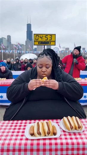Siffany Trademark on Instagram: "Hot dog eating contest #siffanytrademark #900lbs #fyp #igomdlt #hotdogeatingcontest"