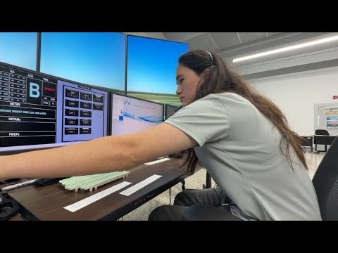 New air traffic controllers graduate