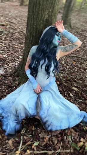 Till death do us part? Oh, honey… even death couldn’t stop her. 🦋💀🖤 A little behind-the-scenes from last night’s Corpse Bride shoot, and I’m already OBSESSED. The vision, the details, the DRAMA. Just wait until you see what we created. 👀 Makeup by @Gwenn 💋🖤 #CorpseBride #TimBurtonInspired #CreativePhotography #BehindTheScenes #HalloweenPhotoshoot
