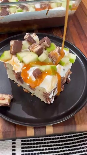 @cookinginthemidwest —— Snickers Salad Poke Cake😮‍💨 INGREDIENTS 1 box Vanilla Cake Mix ingredients needed to make the cake Caramel syrup 3 oz box Snickers Pudding 2 cups of milk to make pudding 8 oz tub of Cool Whip 12 fun sized snickers, chopped 2 small Granny Smith apples, chopped 1 tbsp lemon juice INSTRUCTIONS Mix up and bake the vanilla cake mix following the directions on the box. Once the cake is baked, use the end of a spoon to poke holes all over the cake. Drizzle caramel syrup over t