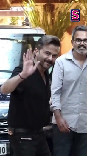 Anil Kapoor Brings Timeless Swag In A Sharp Black Look, Striking Suave Poses For The Cameras | N18S