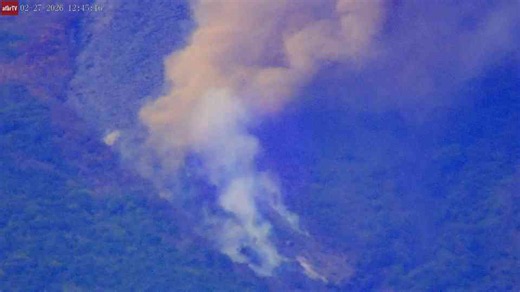 Watch a lava wall break apart and send a pyroclastic surge downhill