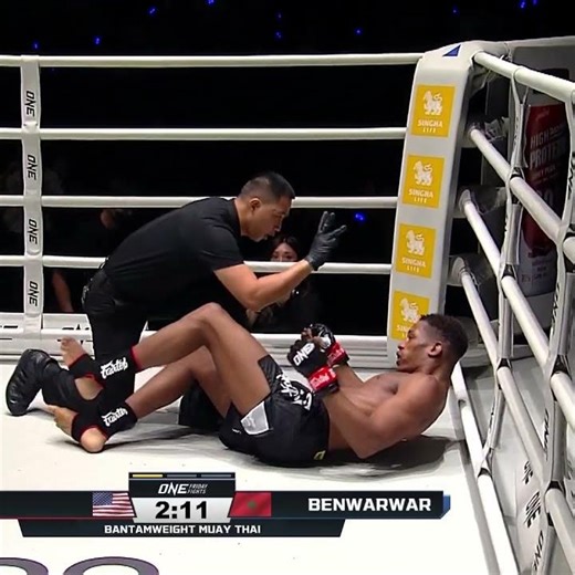 CLEAN KO 😵 Adam Benwarwar flattens Kendu Irving in 52 seconds!