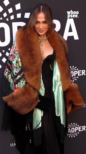 Jennifer Lopez non poteva mancare all'Opening Night Gala 2026 di LA Opera
