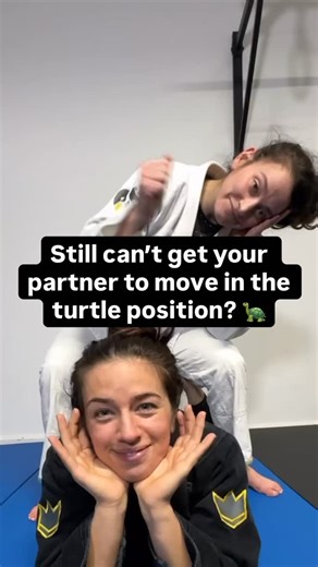 Erica Zendell on Instagram: "Continuing study of attacks on the neck from the seated guard, this week, taking a look at the loop choke from the front headlock 🔄 Aside from its “friendliness” during pregnancy, three more reasons I love this submission 📍It’s a great way to introduce a reaction when your opponent is in turtle—even if you can’t finish this submission, you can get a good reaction to improve your position from a fairly neutral one to a more offensive one. 📍Most front headlock submi