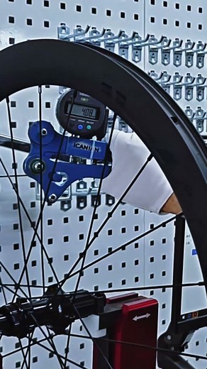 Assembling carbon fiber wheelsets: QC & Weighing.#icancycling #alpha40