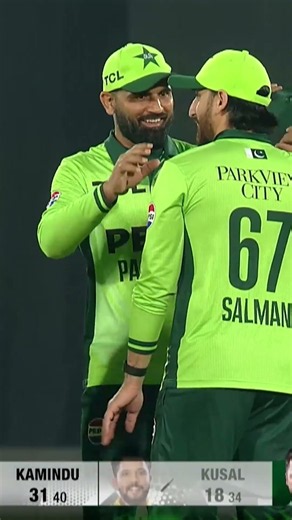 Straight to point, and the SL captain goes! ☝️Second wicket falls courtesy Faheem 🏏 #PAKvSL MZS1K