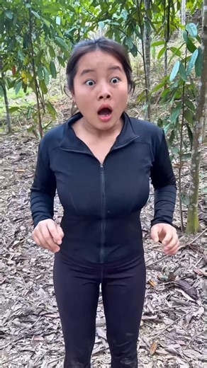 She saw a strange creature in the forest 😲#survival #bushcraft #camping