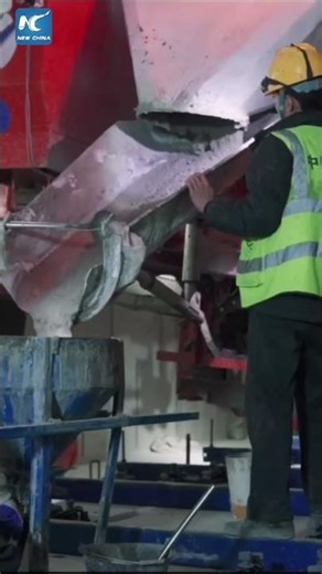 Chinese workers complete track laying for Yangtze-crossing rail transit line