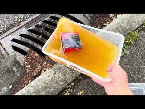 Piss tub pouring/emptying