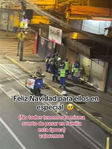 NO TODOS PASAMOS AÑO NUEVO Y NAVIDAD EN FAMILIA.