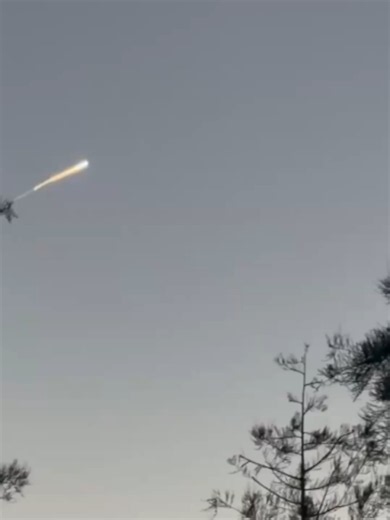 UP & AWAY 🚀: Another SpaceX Falcon 9 rocket launched from Cape Canaveral on Tuesday in the early morning hours. Video shows the rocket shooting through the sky just after launch. #florida #spacex #spacexlaunch
