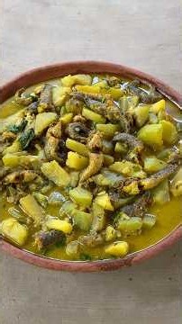 Traditional Bengali Latha Fish Curry with Bottle Gourd | Authentic Village Style Lau Mach Jhol